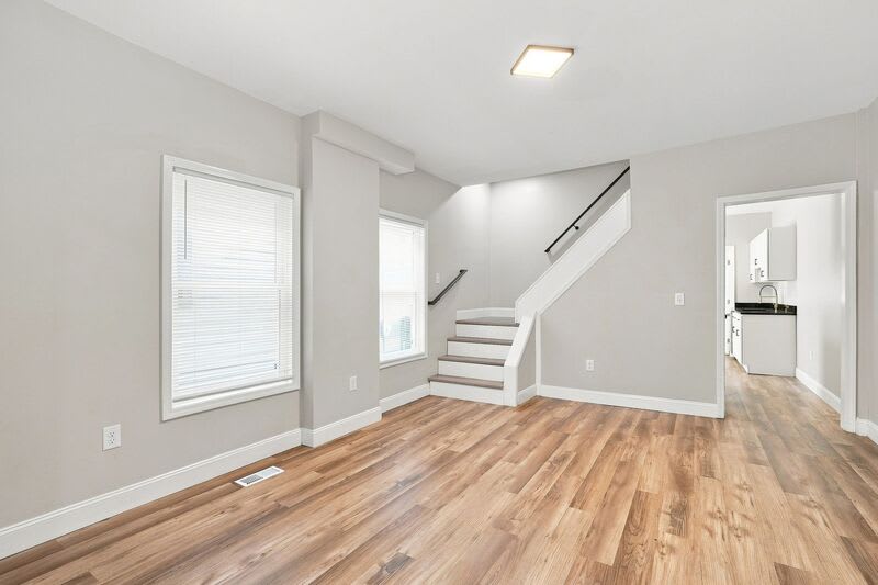 31 Dana Ave – photo 5