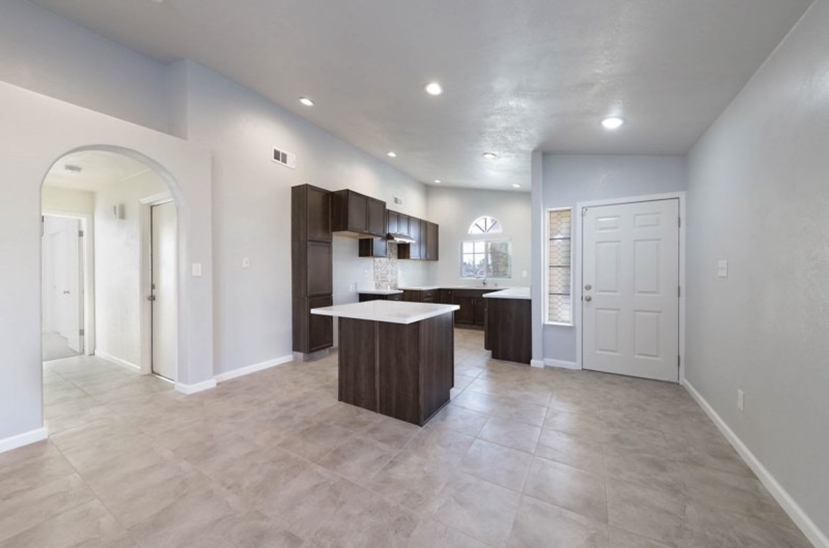 SW Bakersfield 3 bedroom/ 2 bathroom home – photo 3