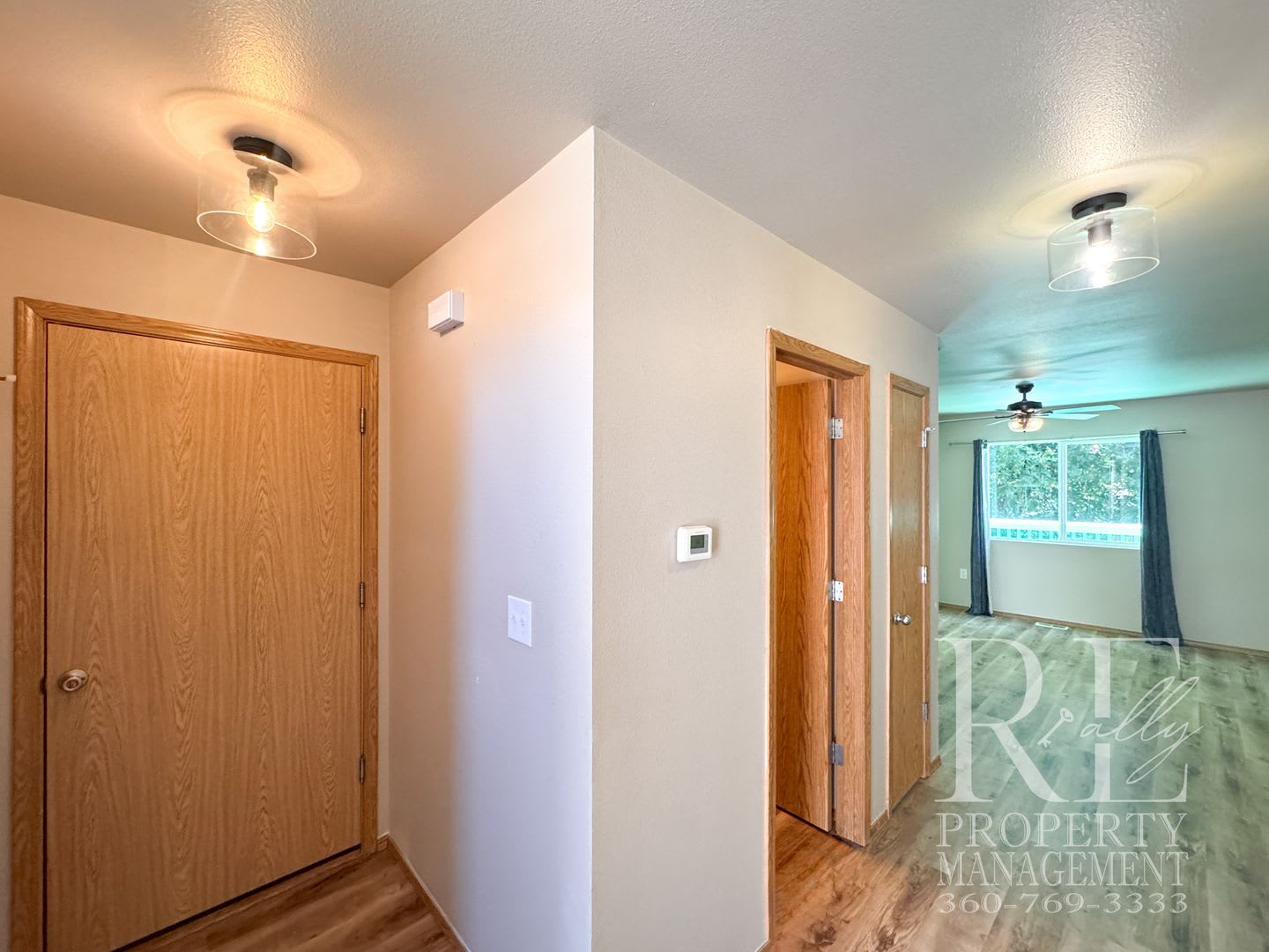 Move In Special 50 Off First Months Rent Pet Friendly 3 Bedroom Home With Fresh Lvp Stylish Updates Attached Garage – photo 2