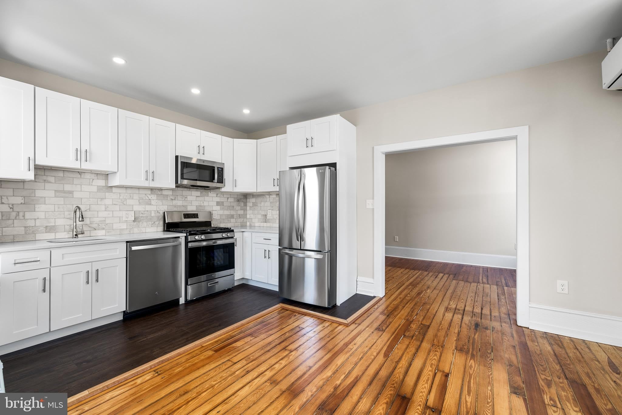 2311 GREEN Street – photo 2