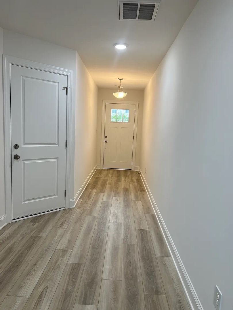 Room In 4 Bedroom Home At Walnut Hill Rd Nw – photo 2
