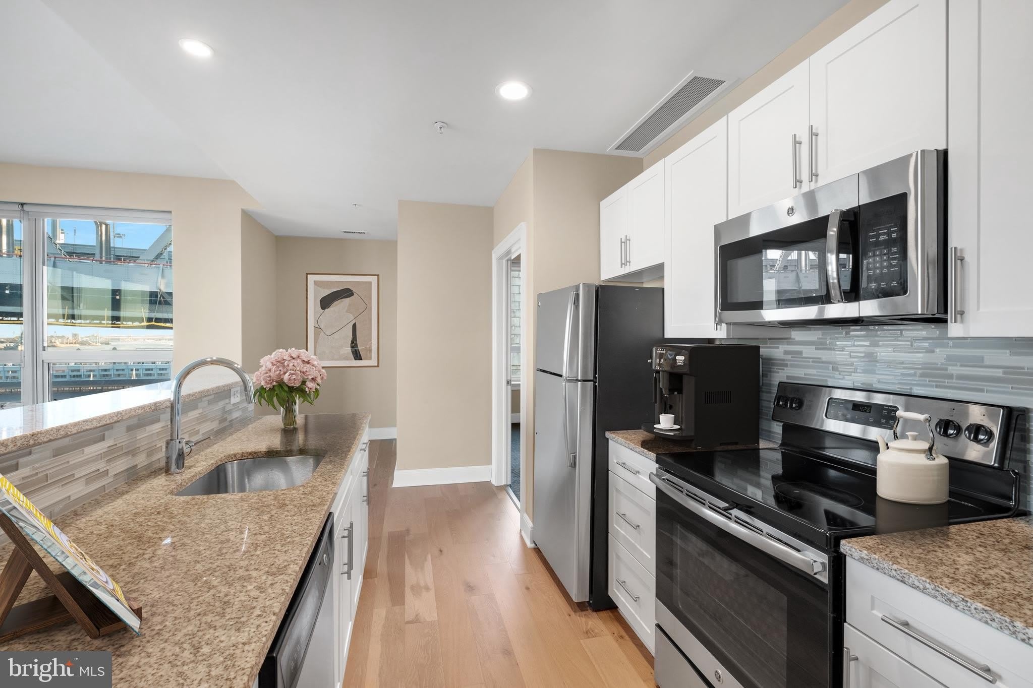 235 N COLUMBUS Boulevard – photo 3