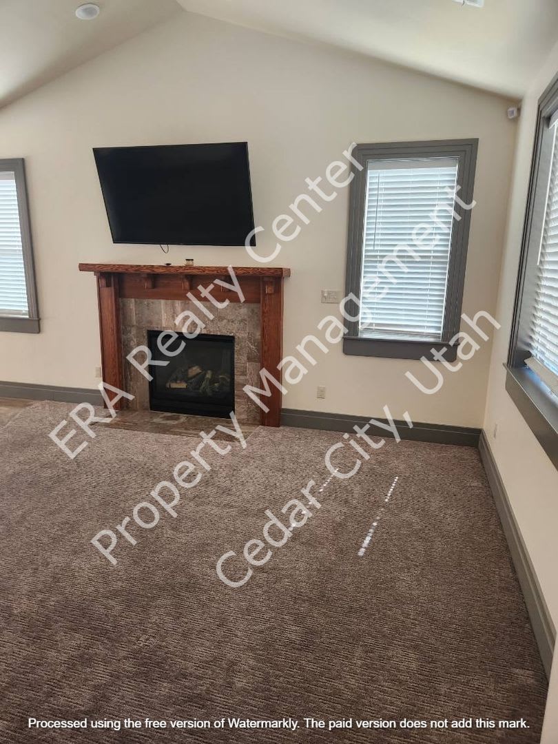 Move-in Bonus! 2 Bed, 2 bath + Office or Den. – photo 3
