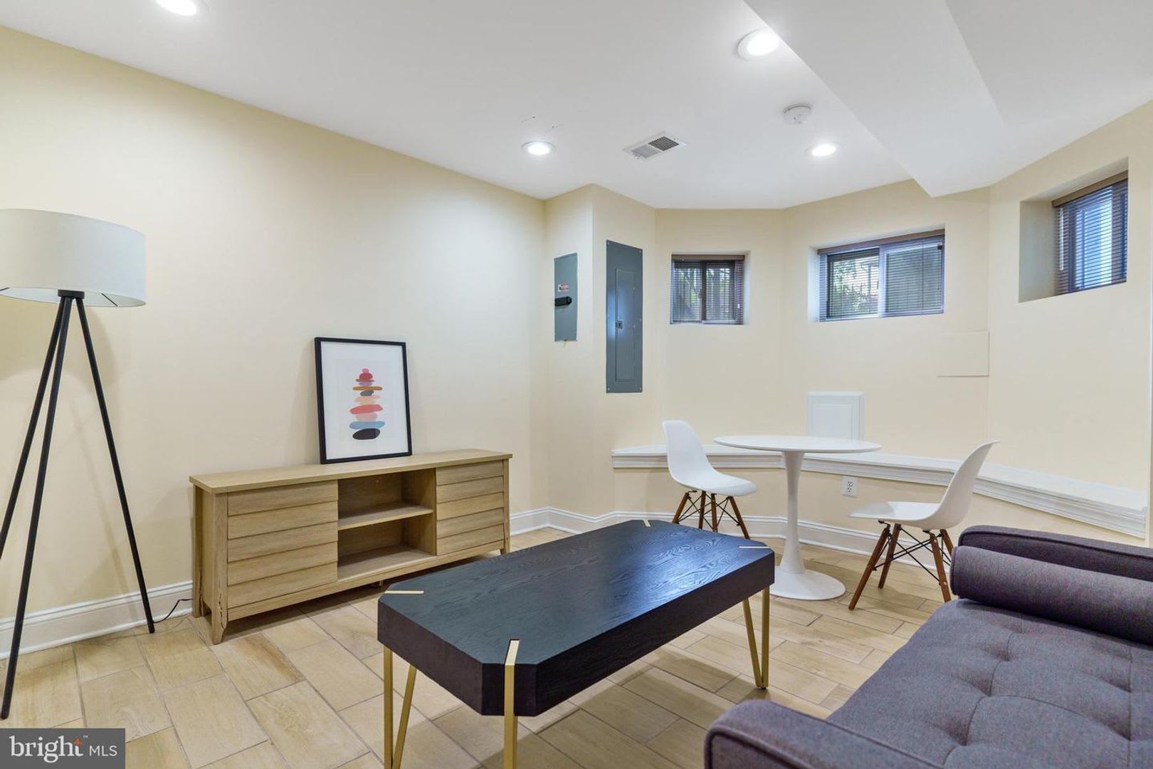 Welcome home to this 2Bd/1Bth lower-level apartment in Bloomingdale! – photo 3