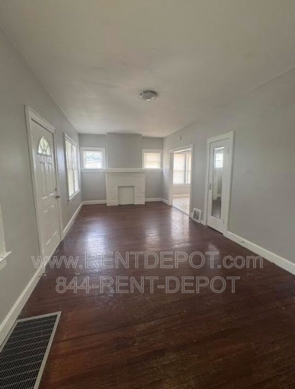 416 E. Riverside Dr – photo 2