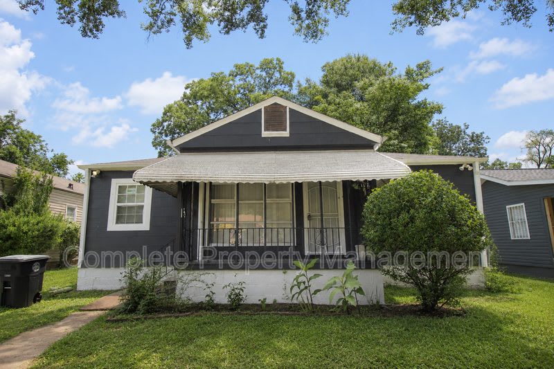5617 Avenue Q – photo 1