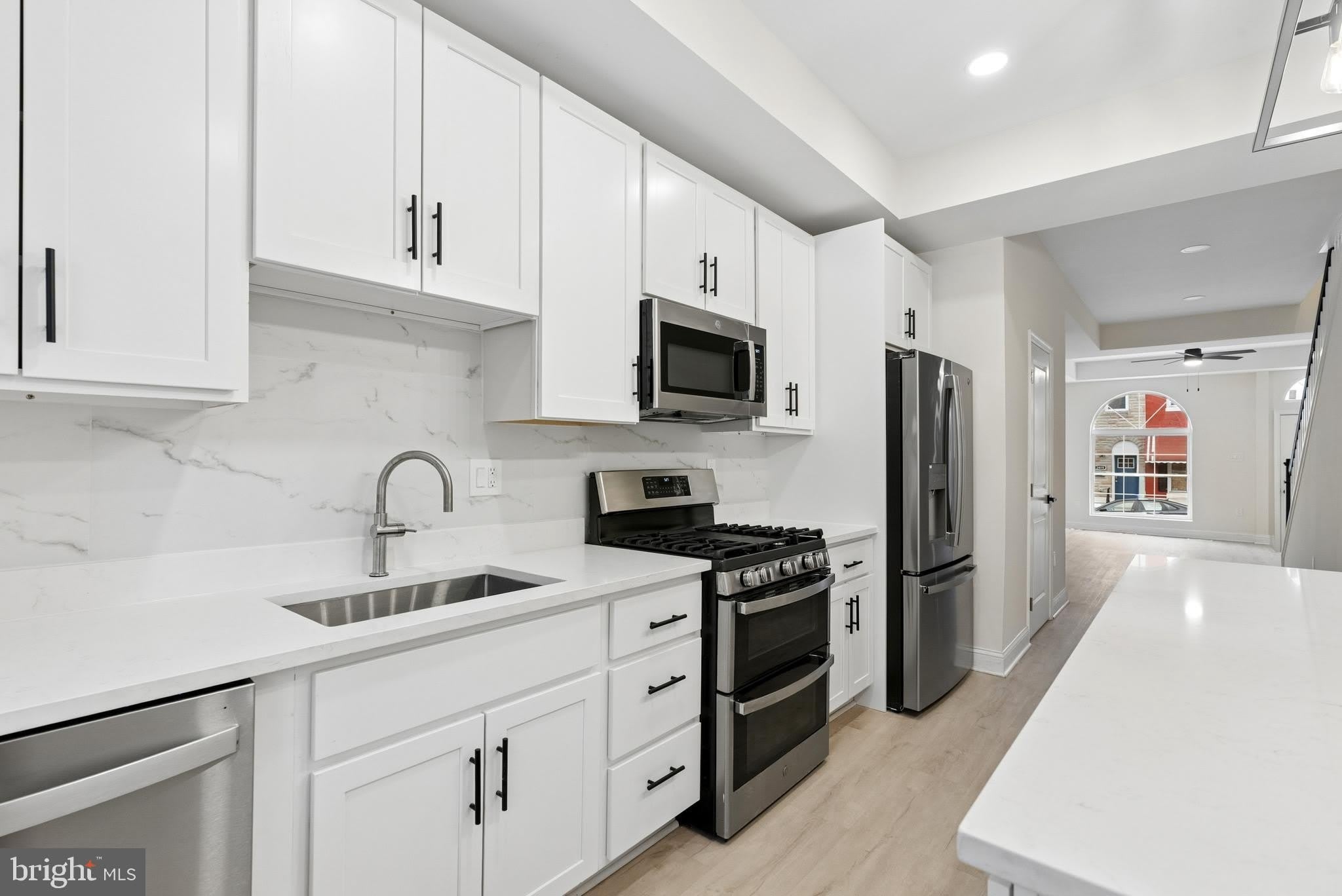 2416 E HOFFMAN Street – photo 5