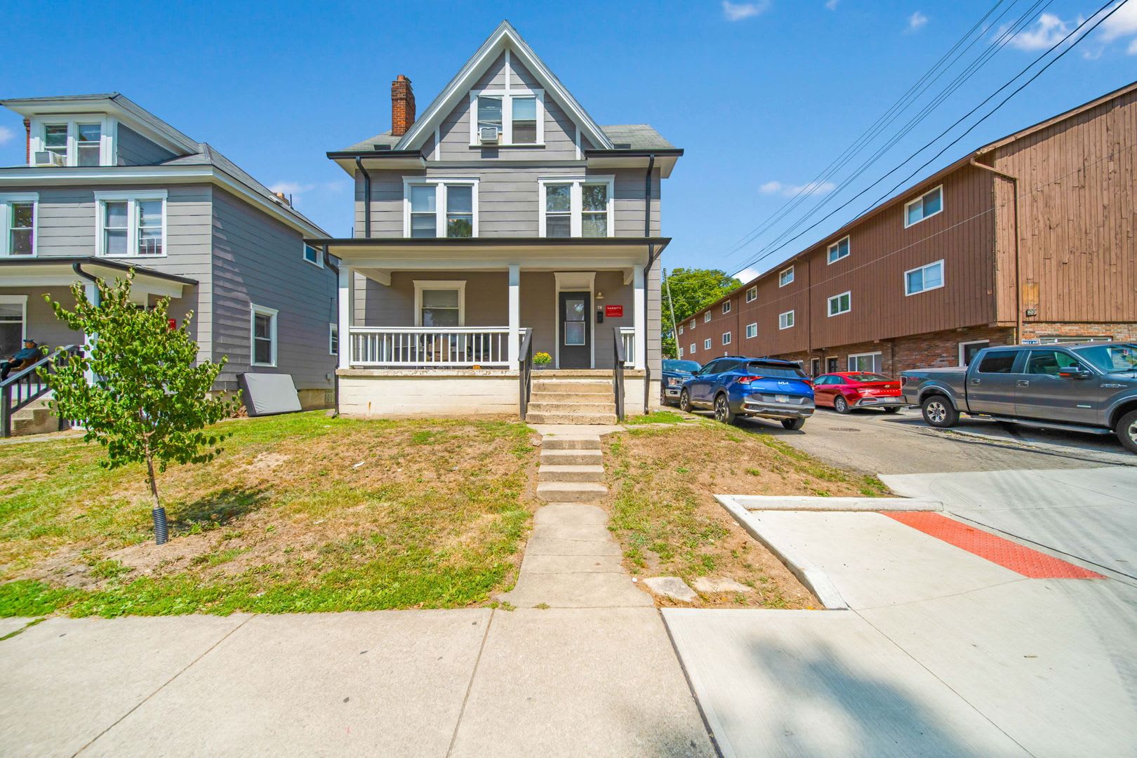 Ultimate 6-Bedroom House with Spacious Living & Sun-Soaked Outdoor Space on Frambes Ave! – photo 2