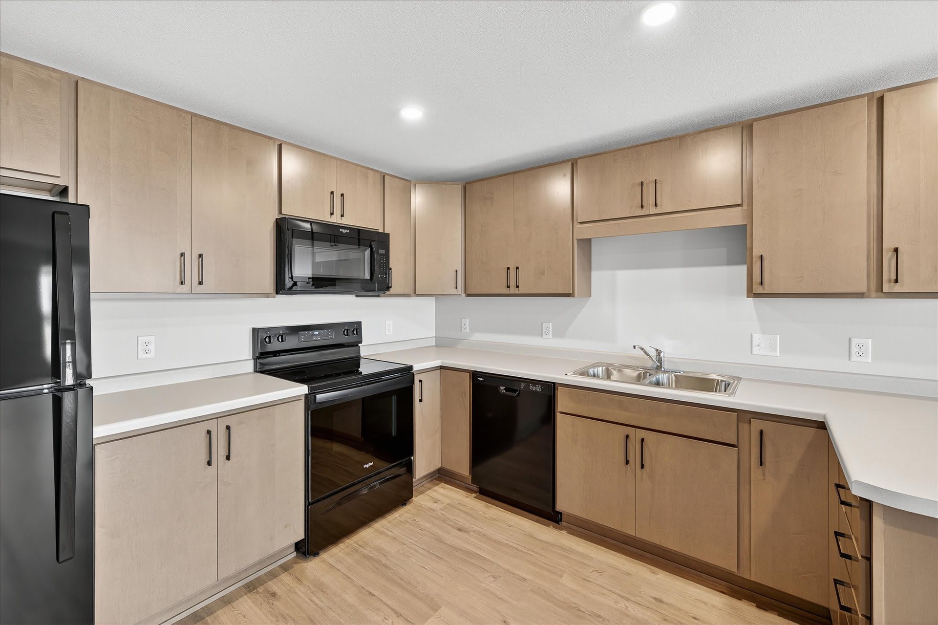 Lakefield Apartments – photo 2