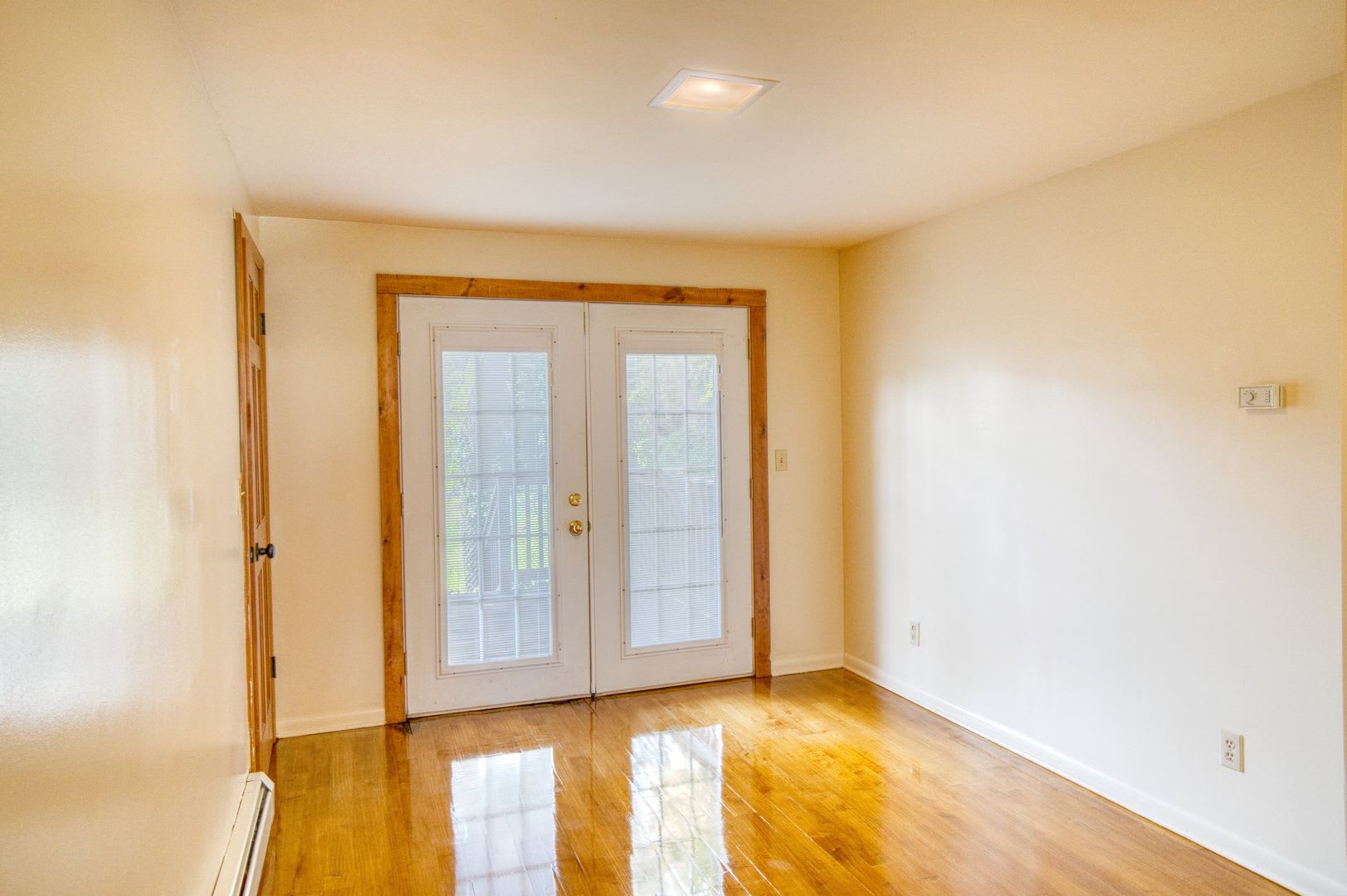 204 Jerome Available 7 1 27 Beautiful 5 Bedroom Single Family Home With Private Backyard And Back Porch – photo 3