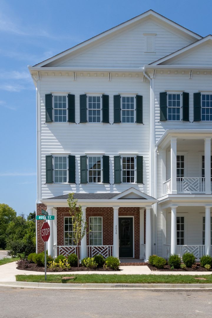 Luxury End Unit Townhome with Private Elevator in Westhaven – photo 1