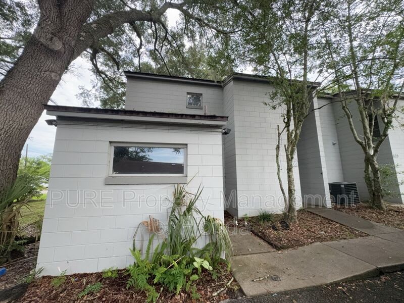 627 NE 28th Avenue – photo 4