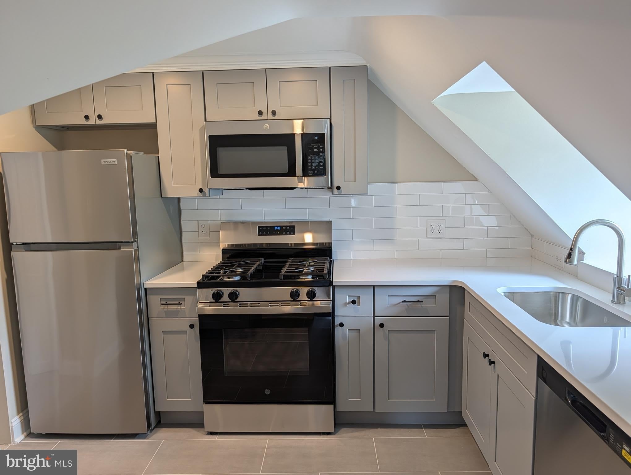 25 JONES Avenue – photo 3