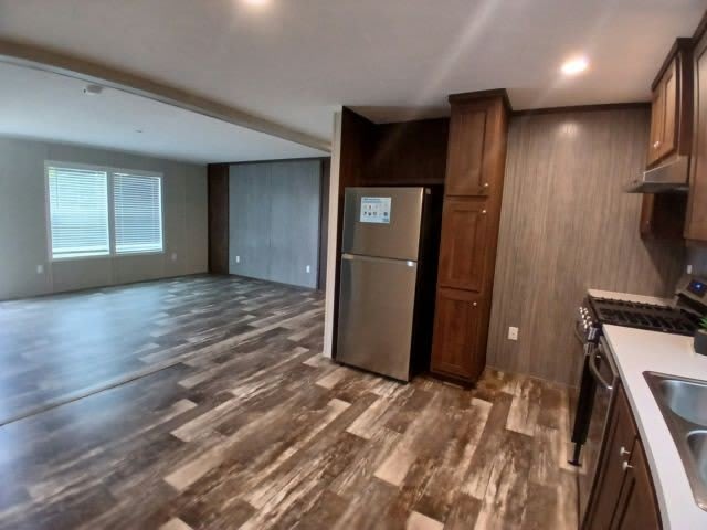 868 E Commerce St – photo 3