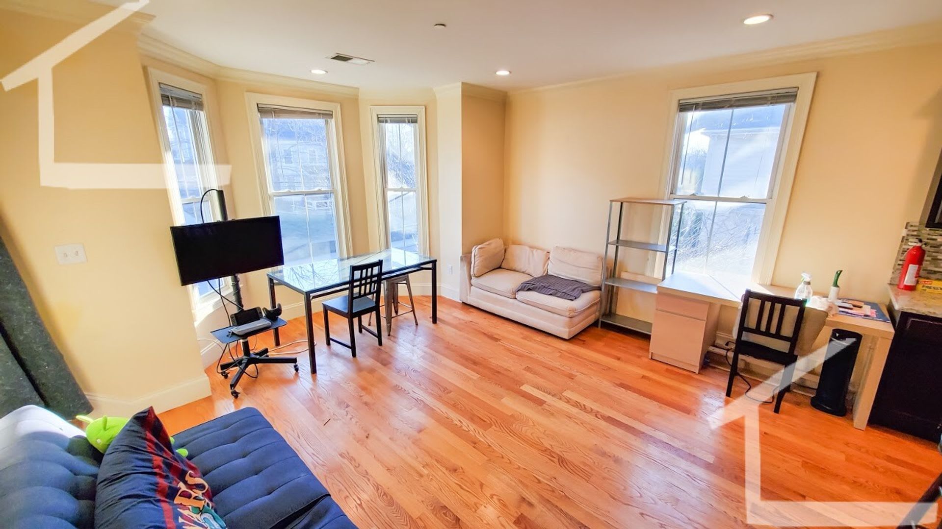 Charming 4 Bedroom-No Broker Fee – photo 3