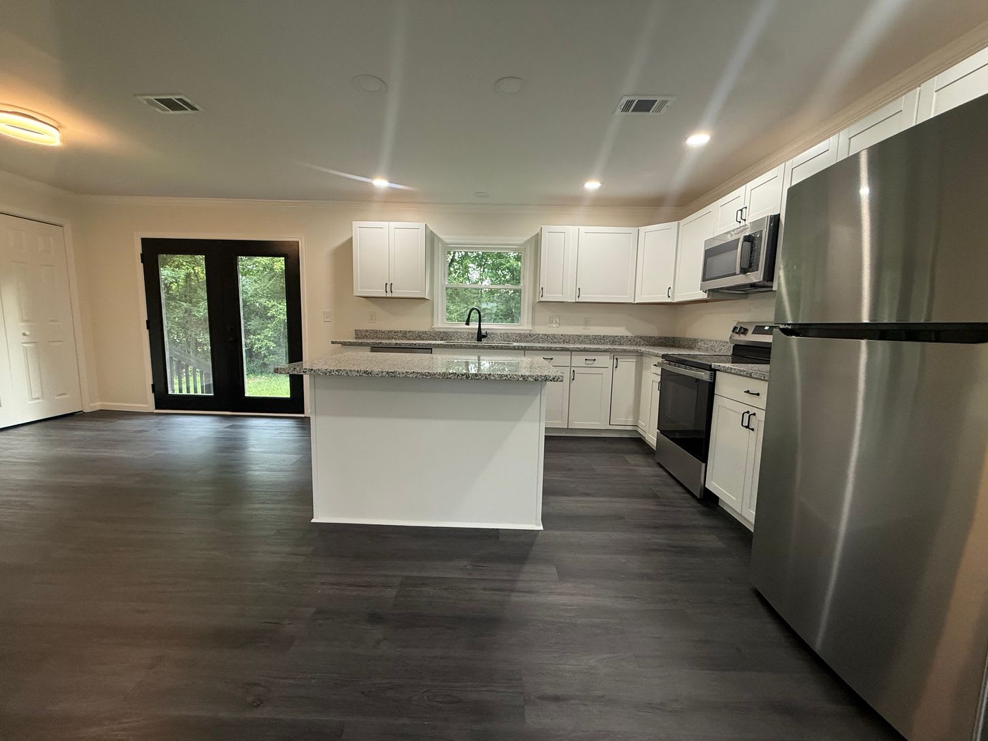 4 Bedrooms, 2 Bathrooms – photo 4