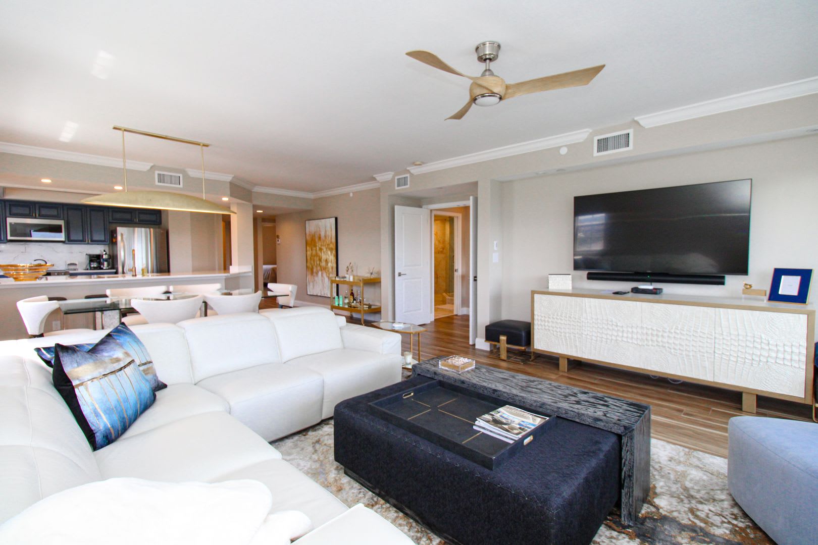 **VANDERBILT TOWERS**3BEDS/2BATHS**BAY VIEWS**WALK TO THE BEACH** – photo 1