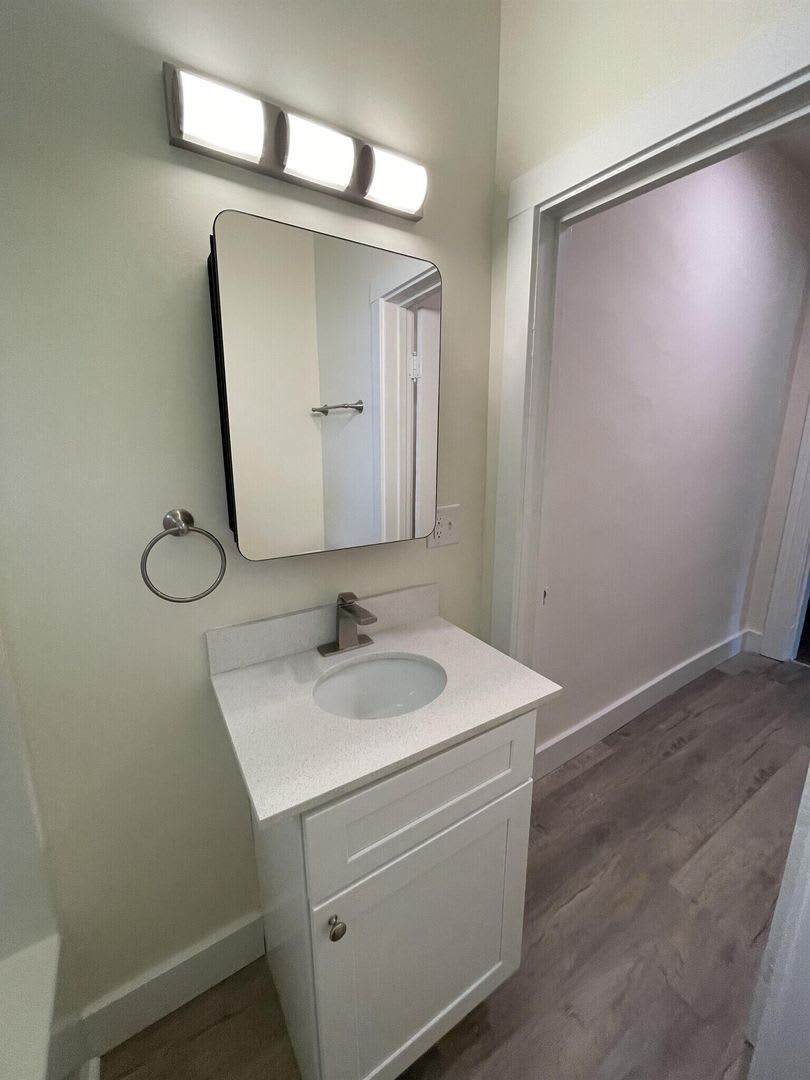519 E 8th St – photo 4