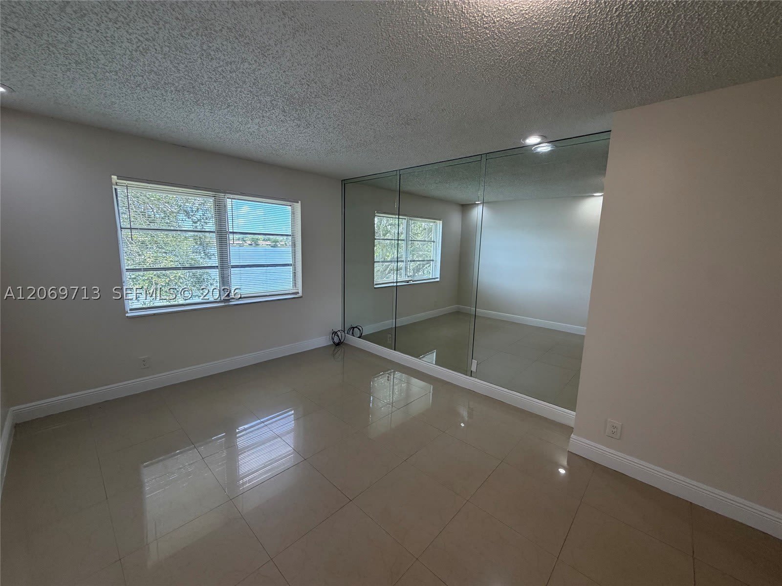 432 Lakeside Dr – photo 4