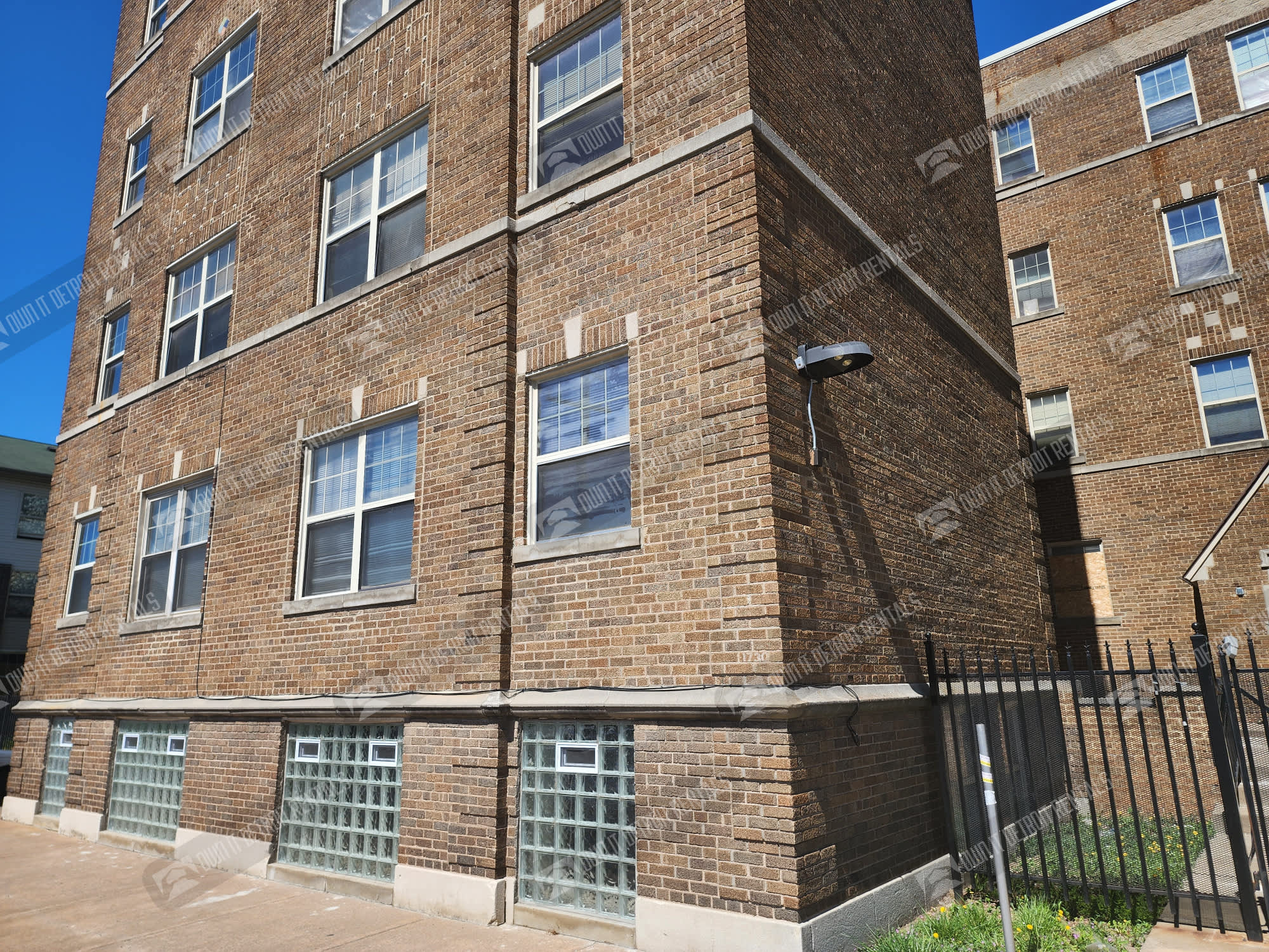 1730 Magnolia St Apt 306 – photo 3