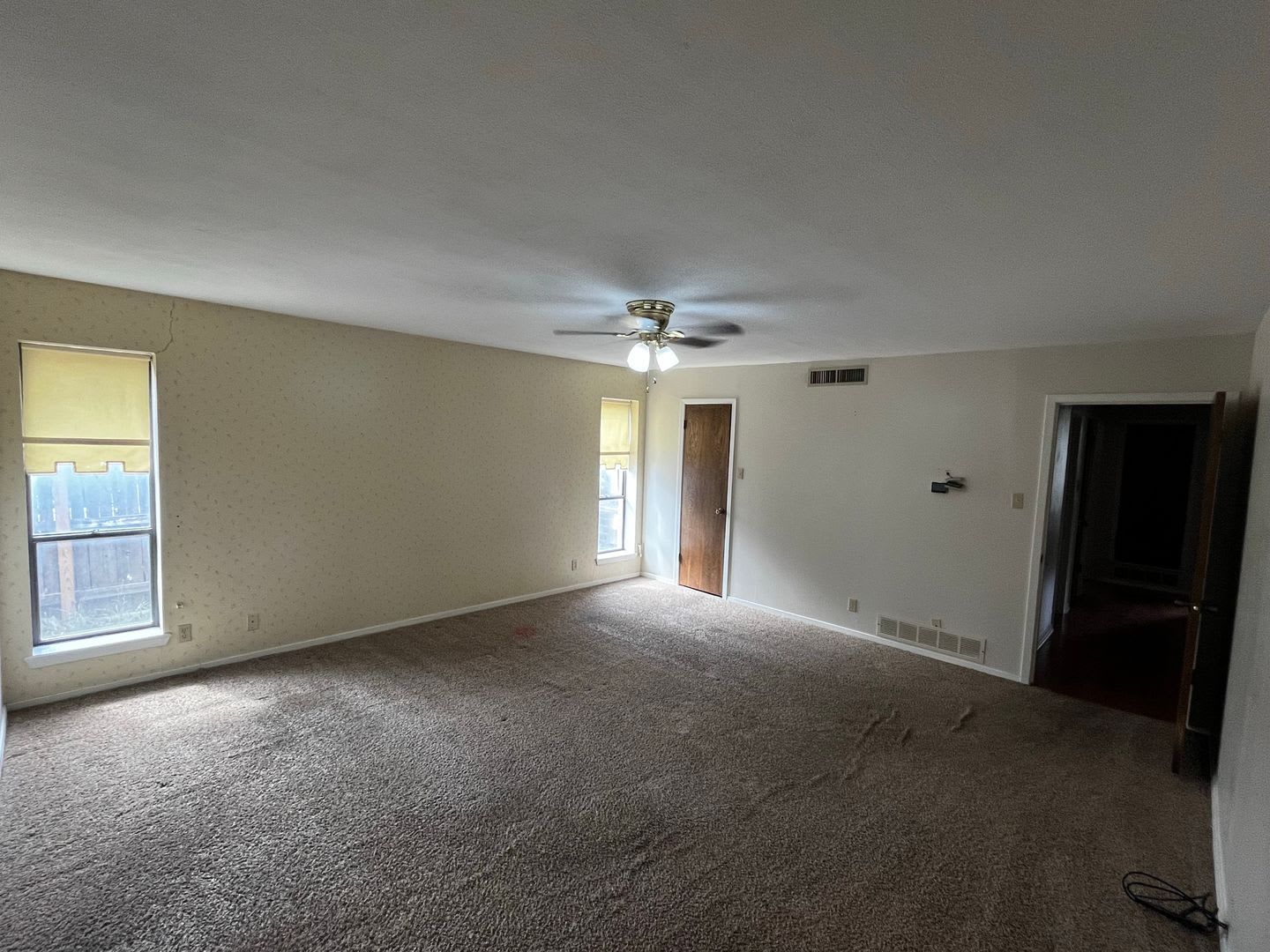 SPACIOUS 4 bedroom 3 bath home in COLLEGE HILLS SOUTH COMING SOON! – photo 4