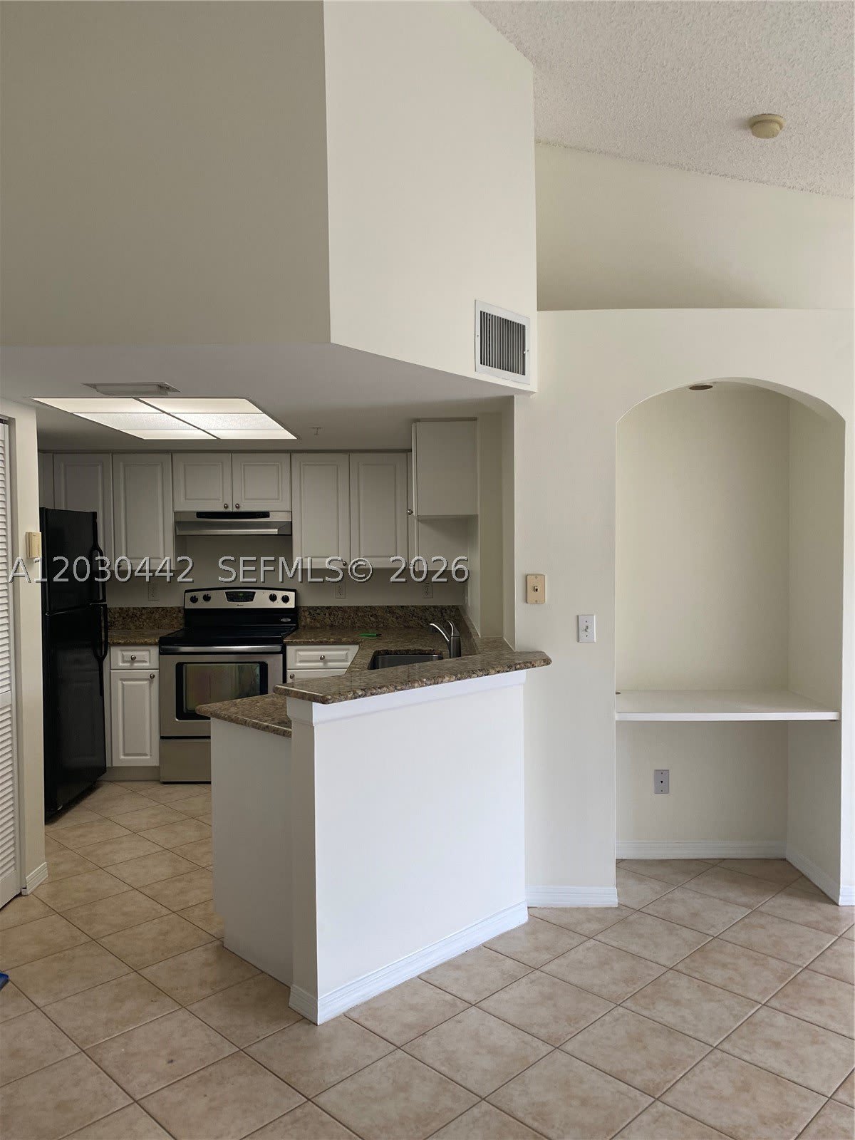 300 Crestwood Ct N – photo 4