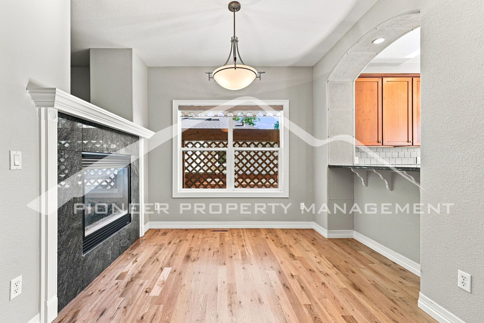 Gorgeous Townhouse With Gas Fireplace And Central Ac – photo 5