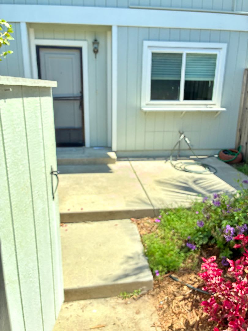 Goleta Townhouse Available Now! – photo 3