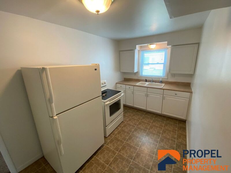 8141 Macomb St – photo 4
