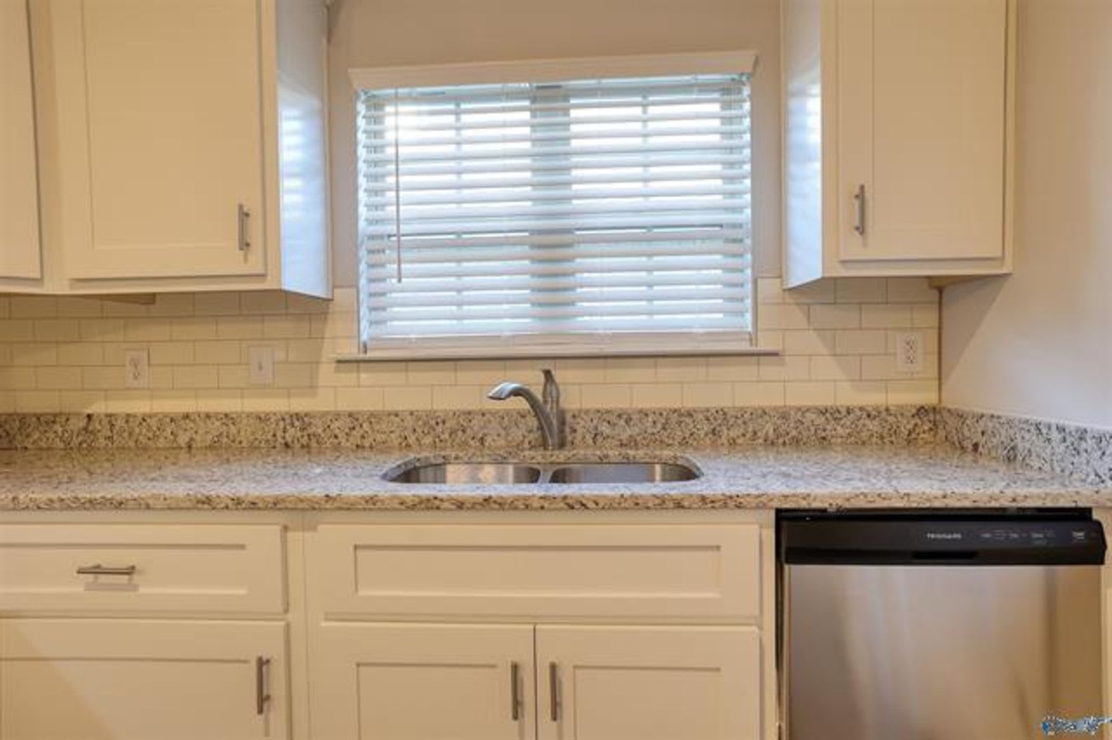 **PRICE DROP**Fall in love with this stunning 4-bedroom, 3-bathroom full-brick ranch home – photo 5