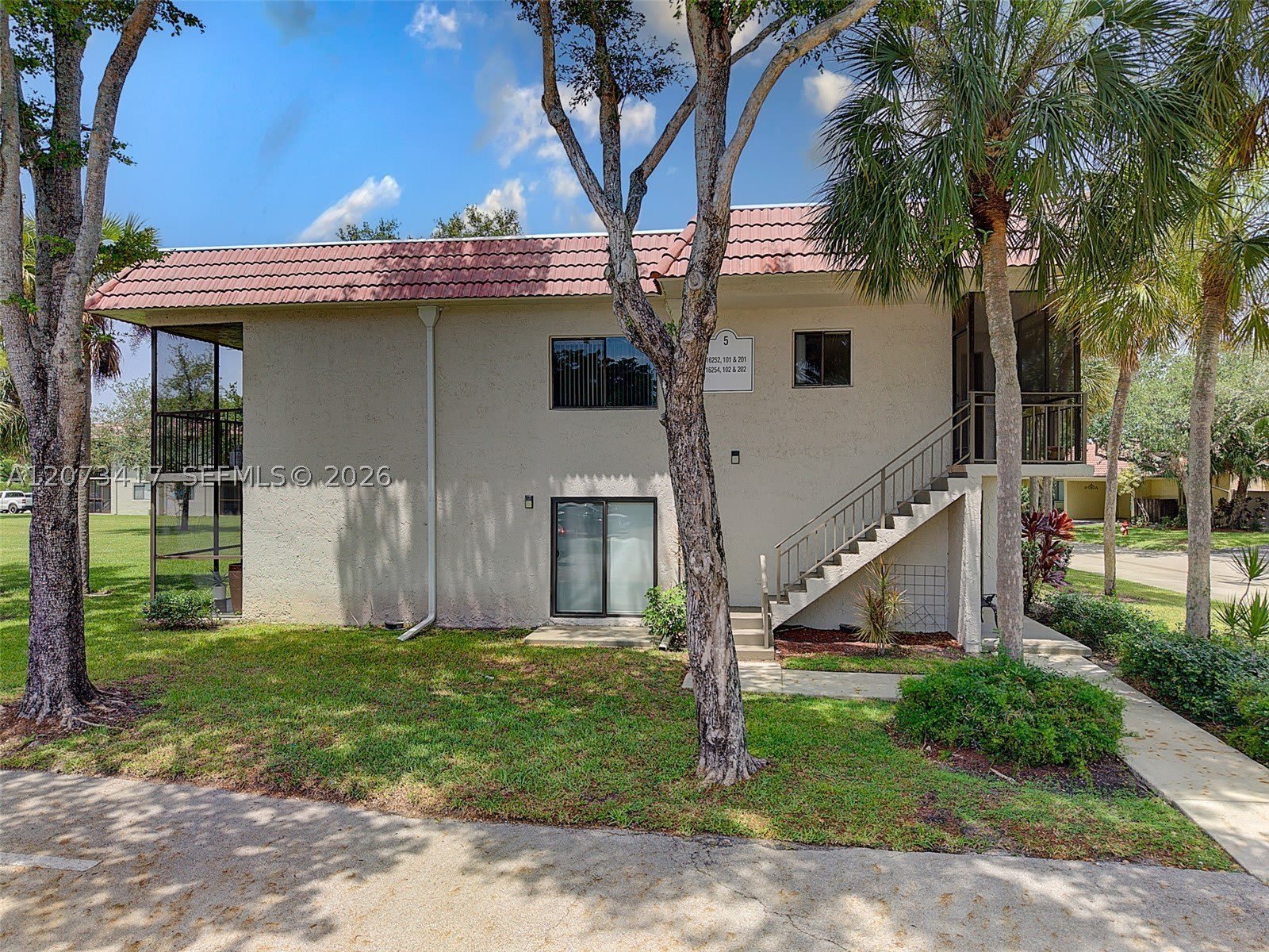 16252 Laurel Dr – photo 2