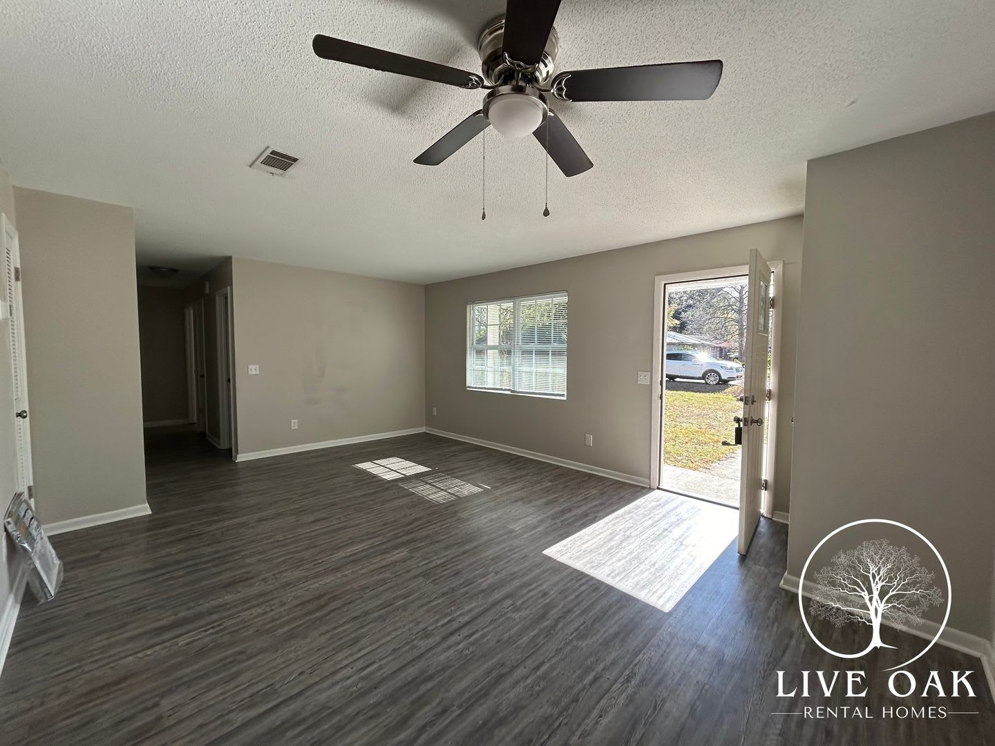 MOVE IN SPECIAL: $500 OFF 1ST MONTH'S RENT!** – photo 4