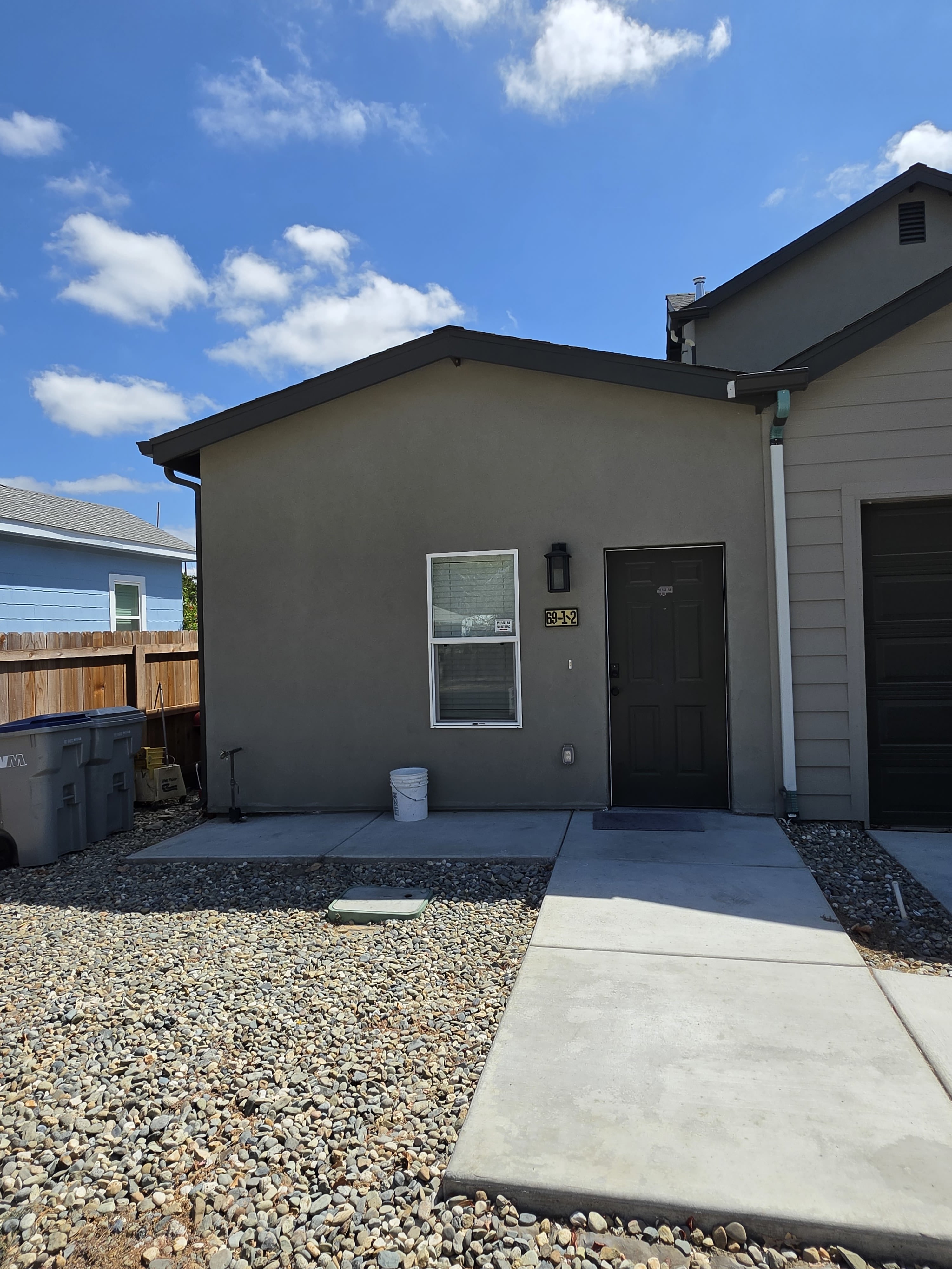 69 1/2 Locust St – photo 1