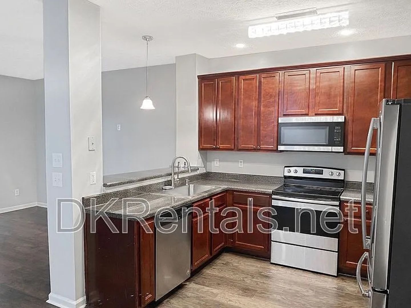 Room in 3 Bedroom Home at Stone Gate Way – photo 3