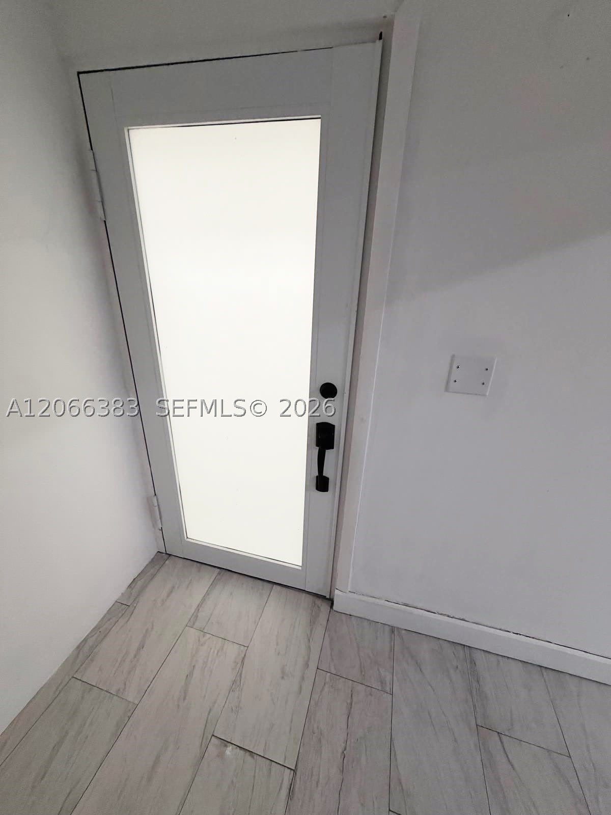 716 SW 11th Ave – photo 2