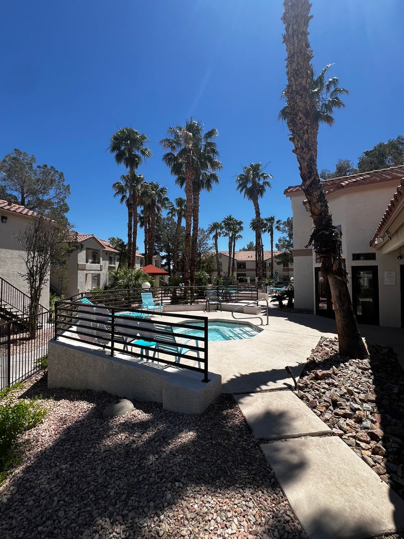 3 Bedroom Condo / One Car Garage / Gated with Community Pool – photo 3
