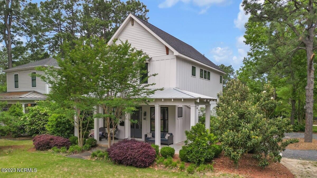 180 E Delaware Avenue – photo 1