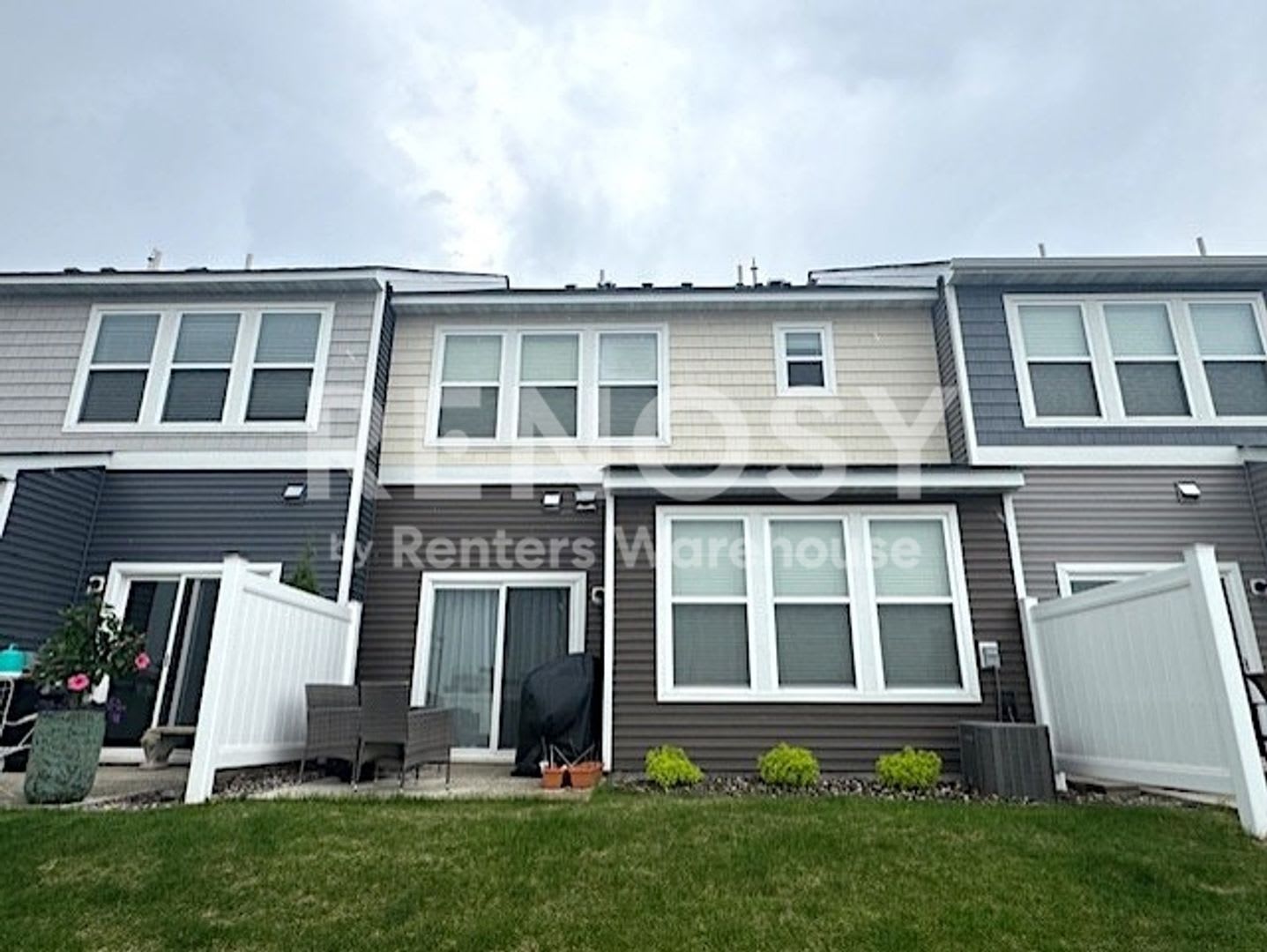 PRIME 3BD/2.5BA TOWNHOUSE IN MAPLE GROVE – photo 4