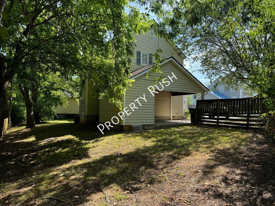 1620 Hickory Place – photo 4