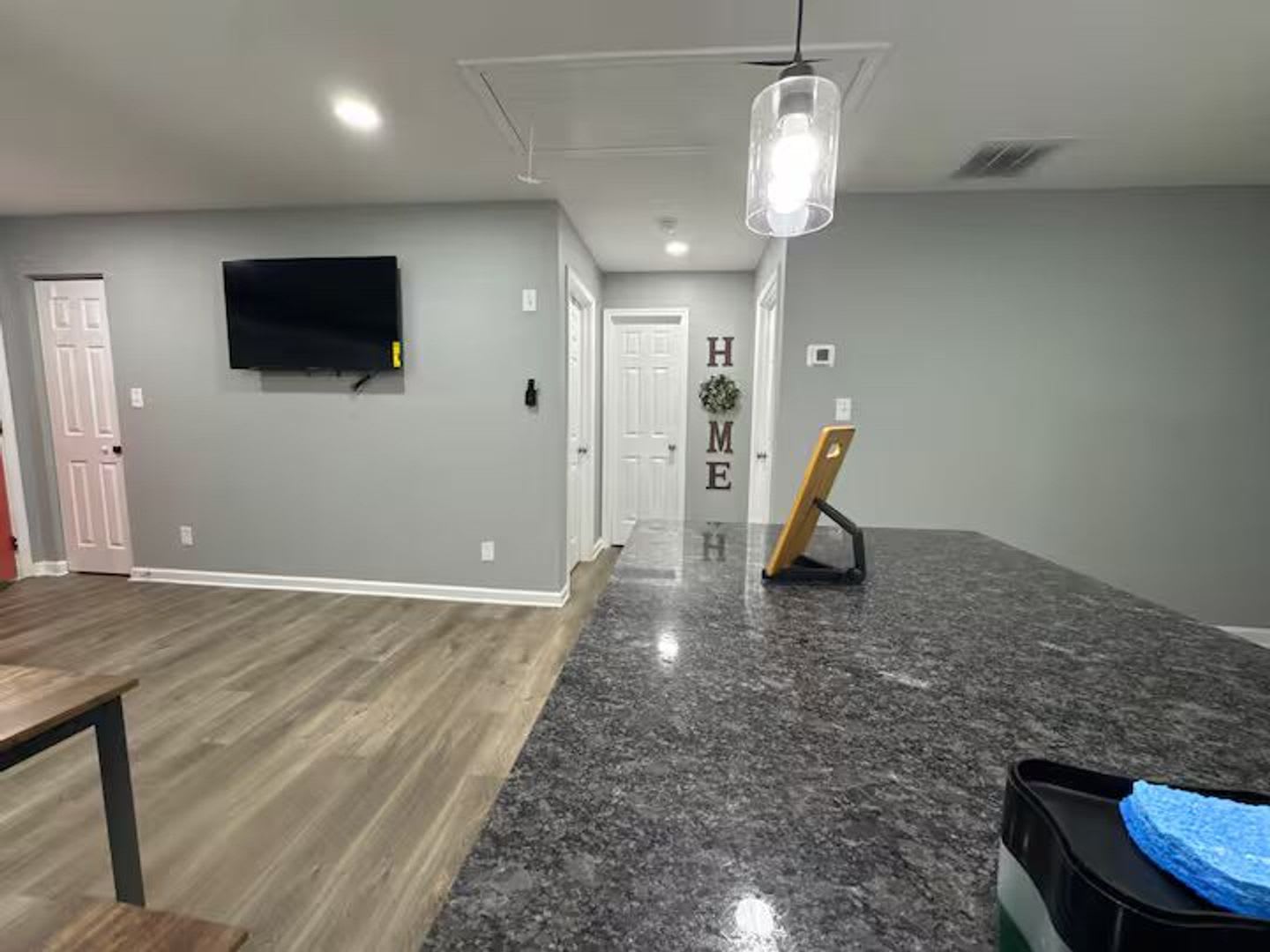 Room in 3 Bedroom Home in Riverdale – photo 3