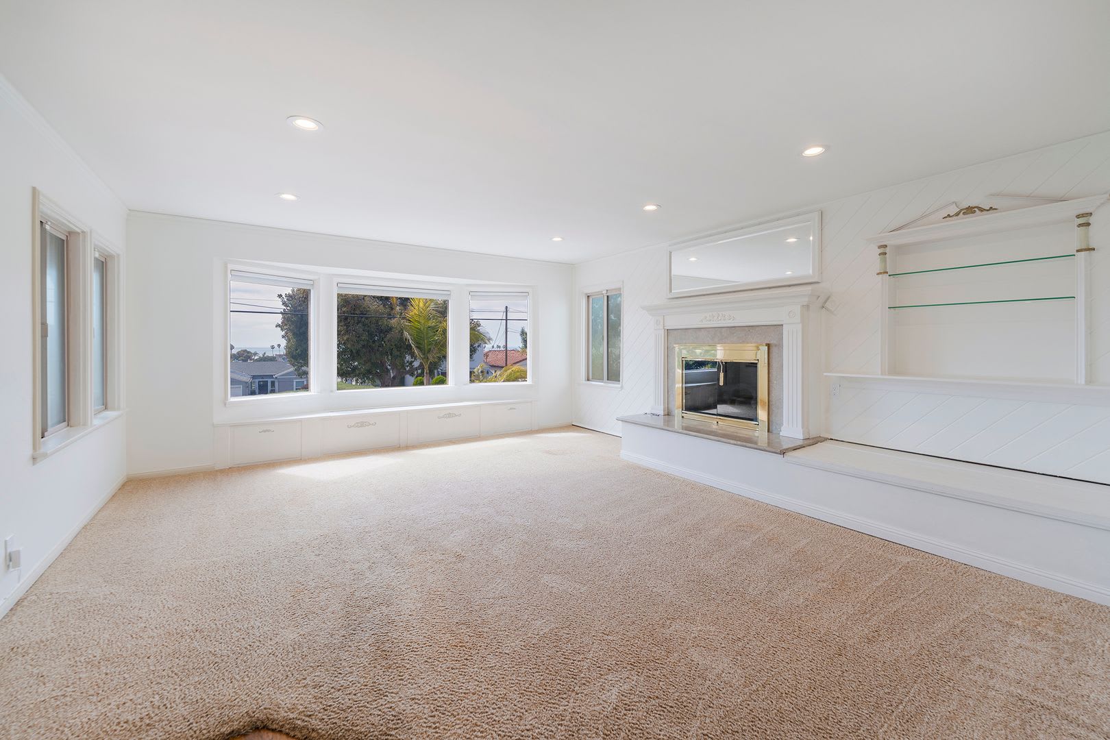 Location, location, location! Wonderful 3-Bedroom, 2.5-Bath Home in South Redondo Beach – photo 3
