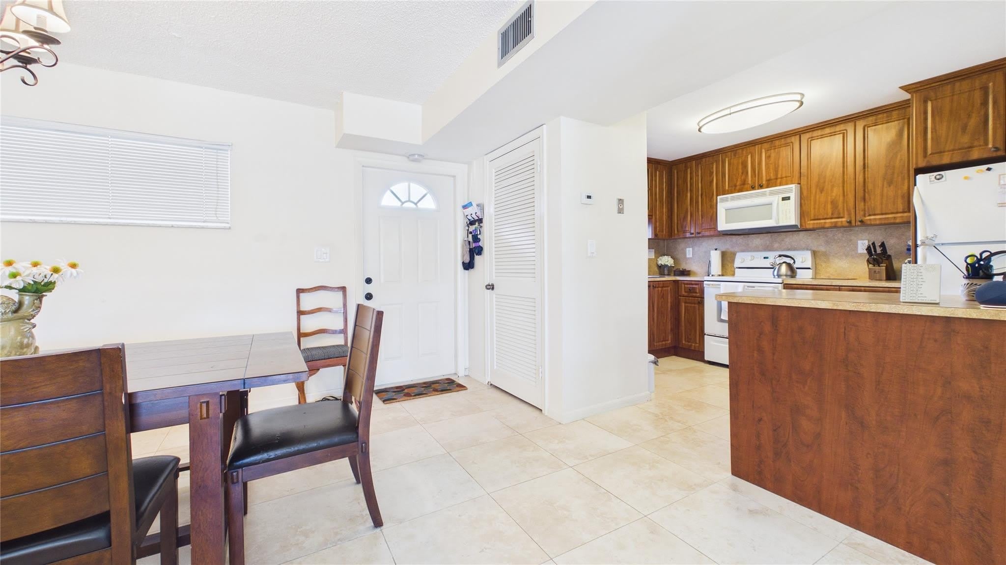 381 S Hollybrook Drive – photo 4