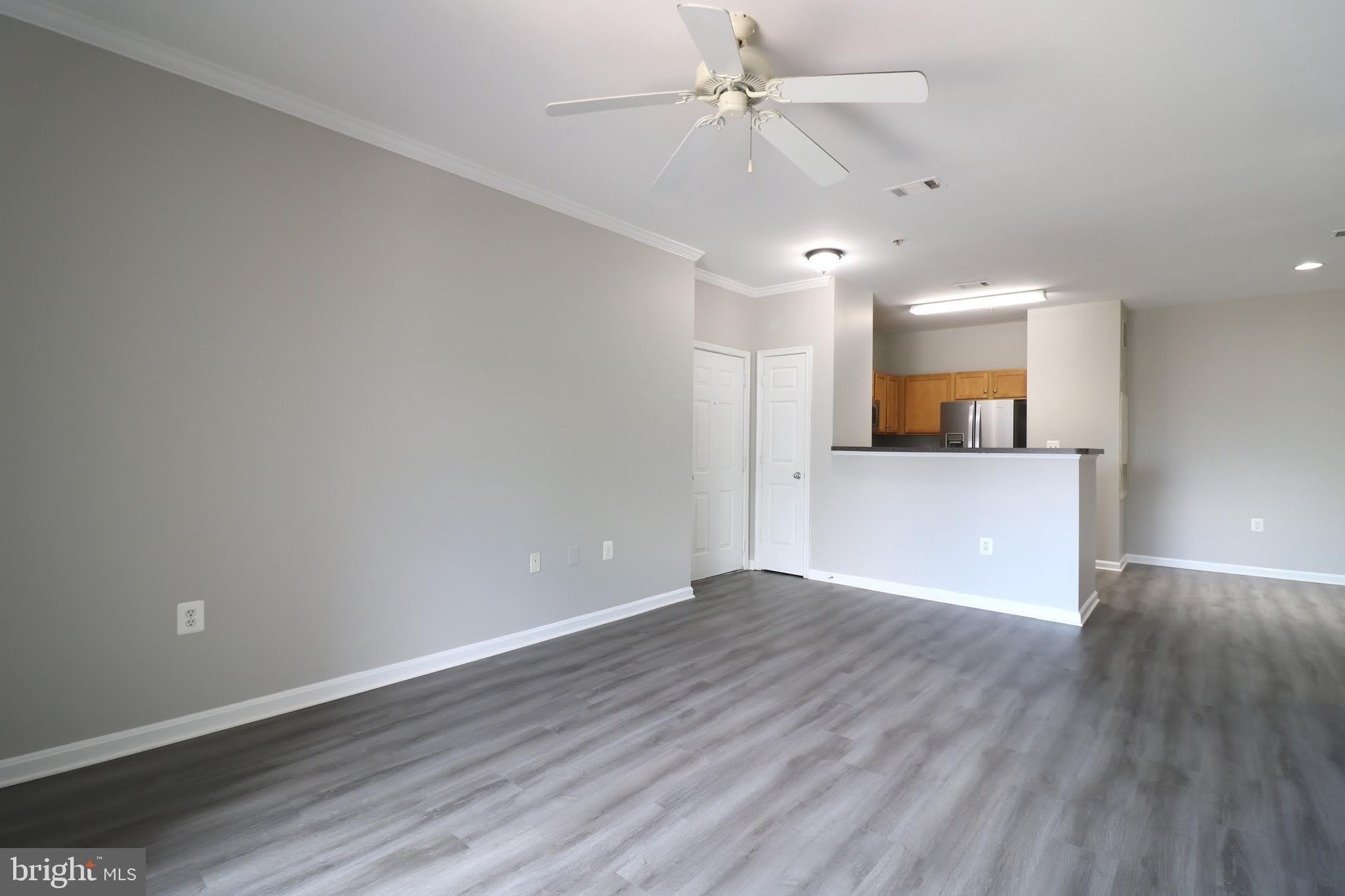 5117-E TRAVIS EDWARD Way – photo 2