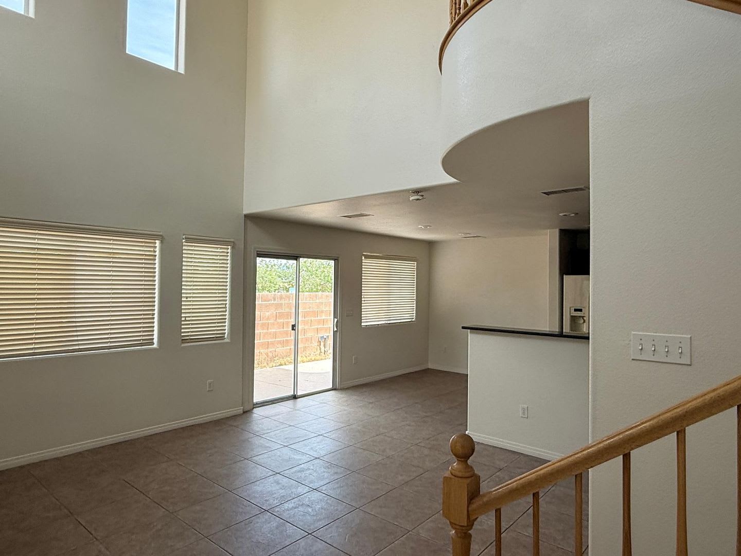 3 BEDROOMS HOME WITH 2.5 BATHROOMS – photo 2