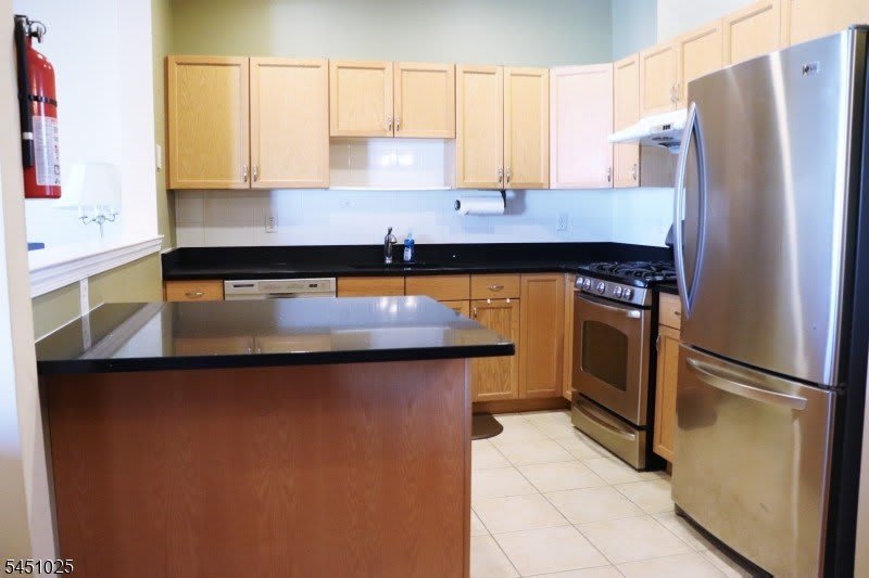 370 Summerhill Dr – photo 4