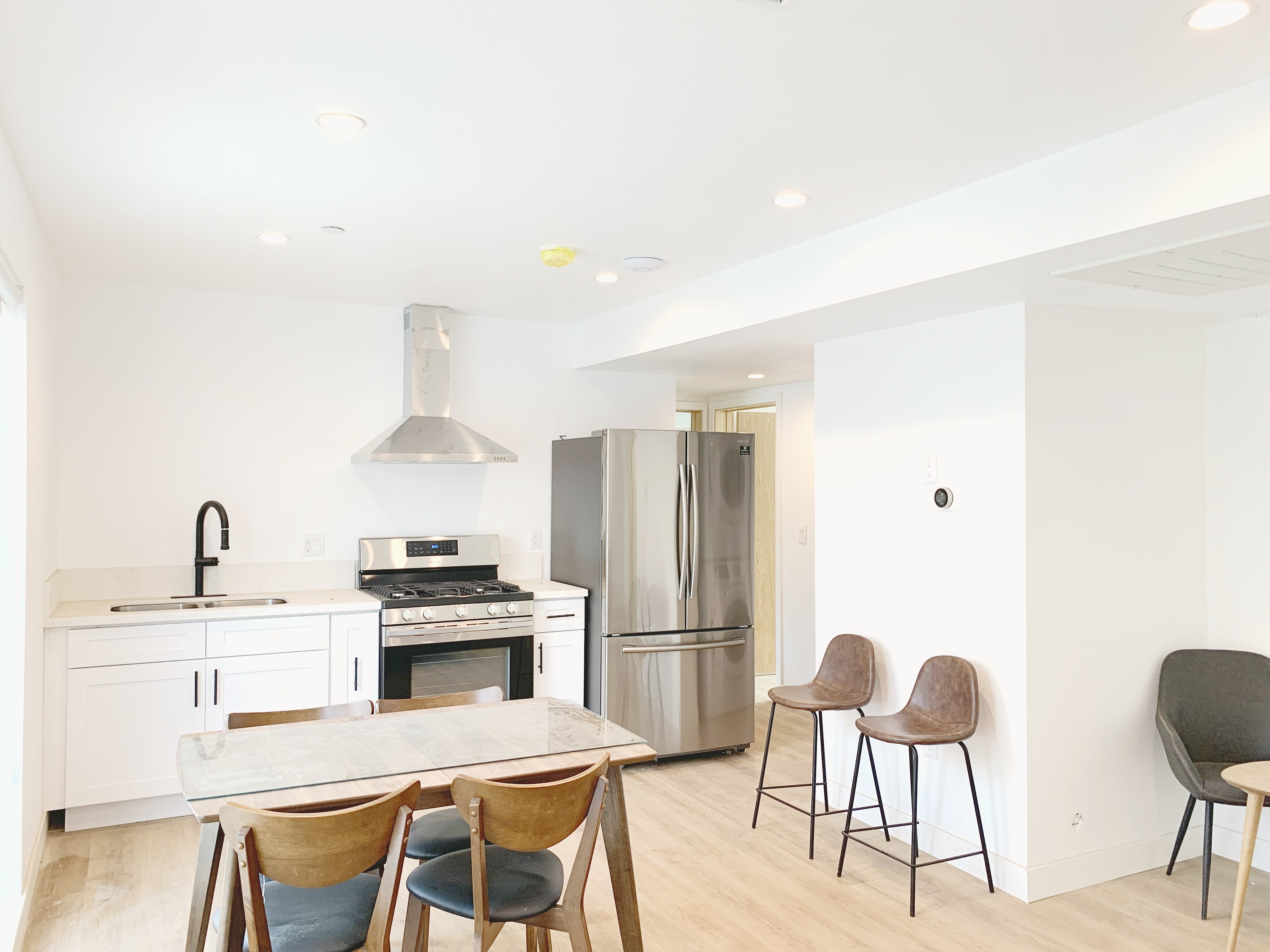 1436 W 36th Place – photo 1