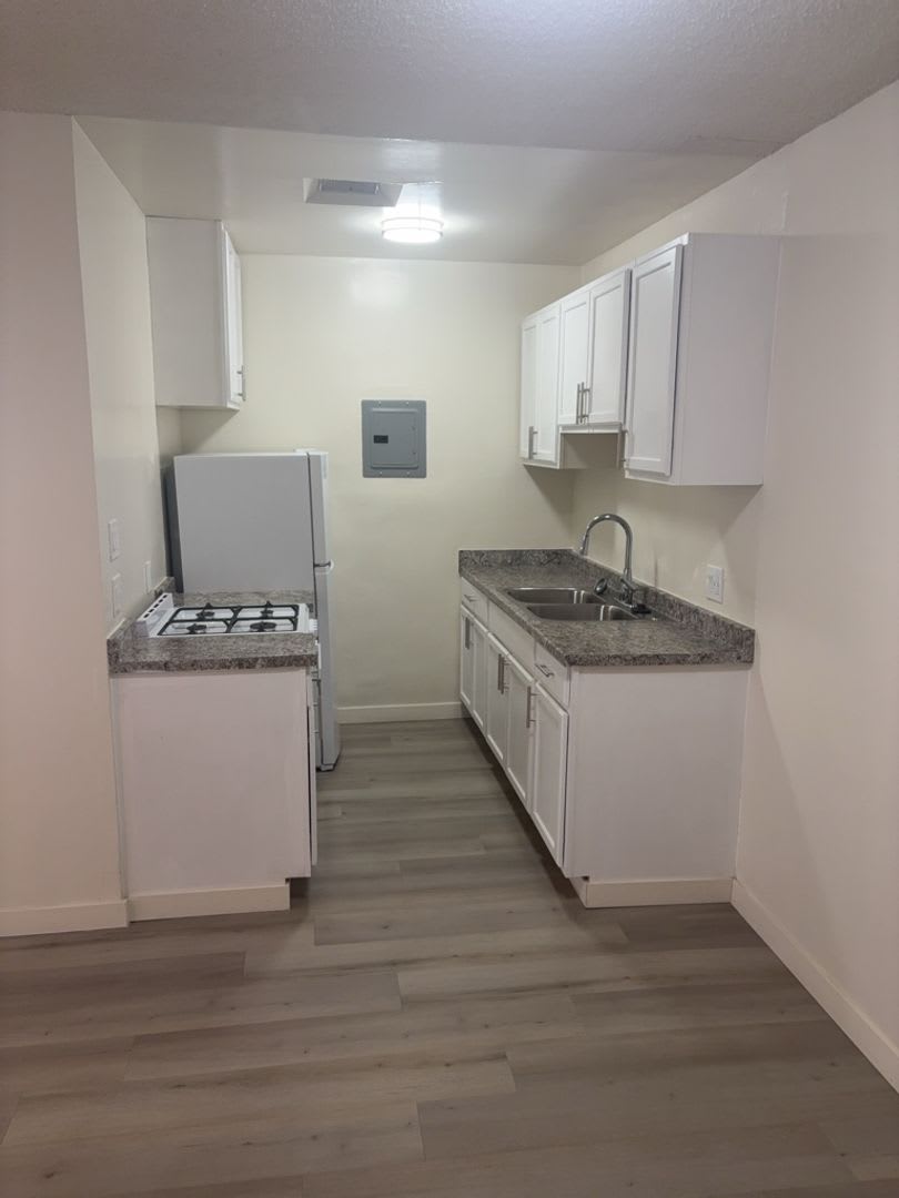 10300 National Boulevard – photo 2
