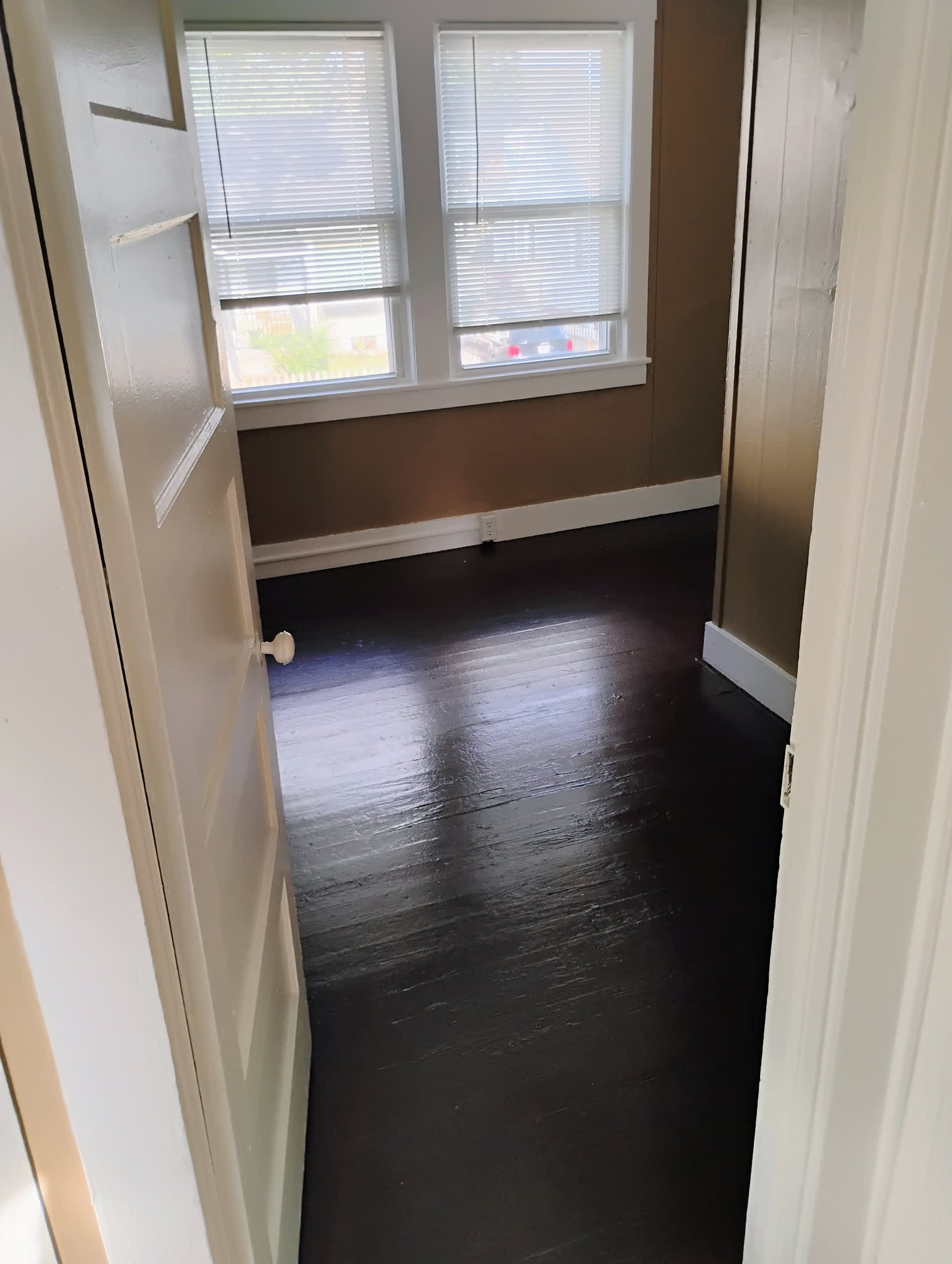 1104 Elliston St – photo 5