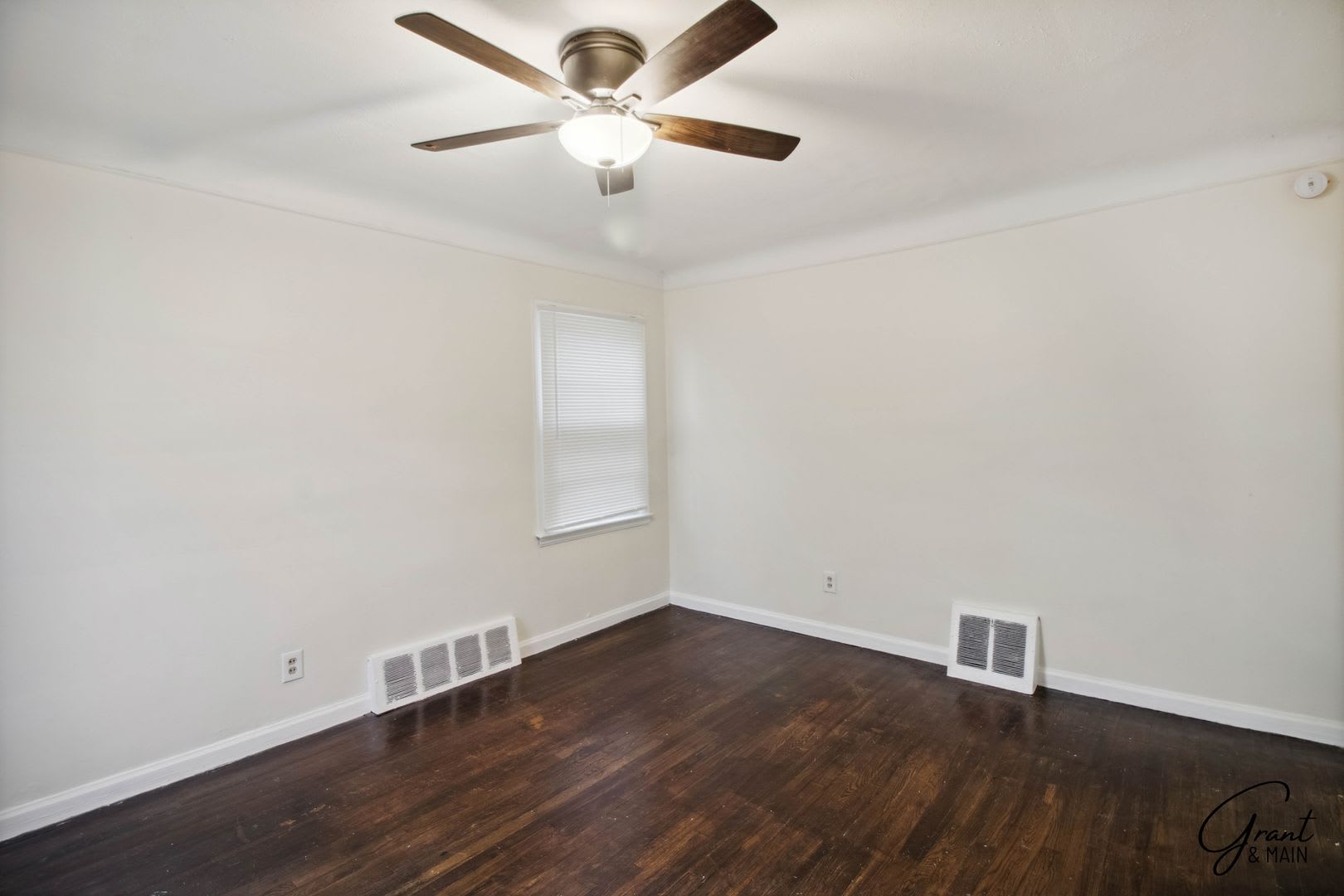 3 Bedroom Bungelow $1300/Mo – photo 3