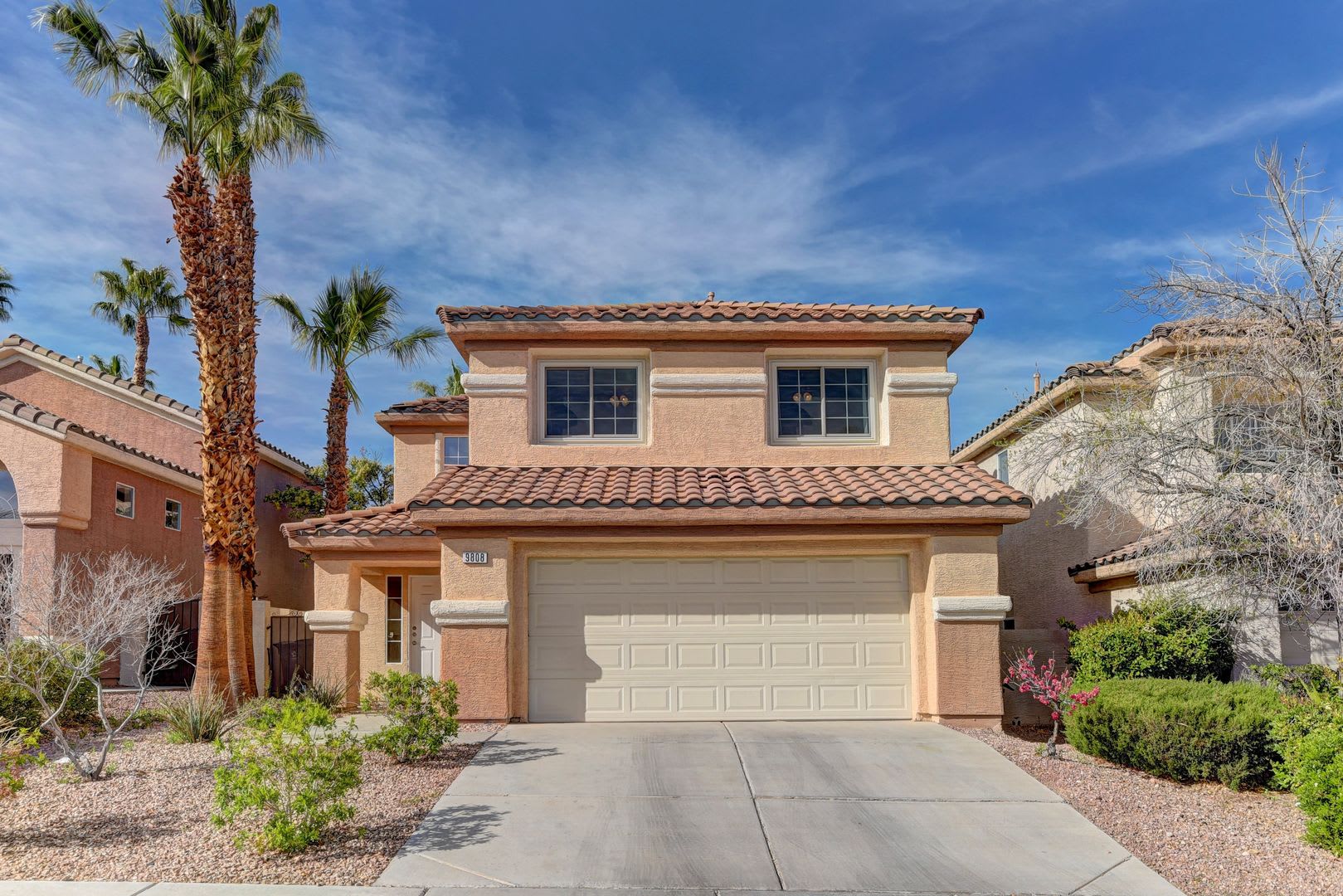 Beautiful remodeled home with pool! – photo 1